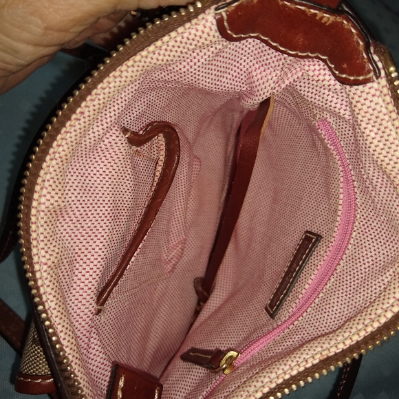 Dooney and Bourke signature letter carrier bag. - Picture 8 of 9